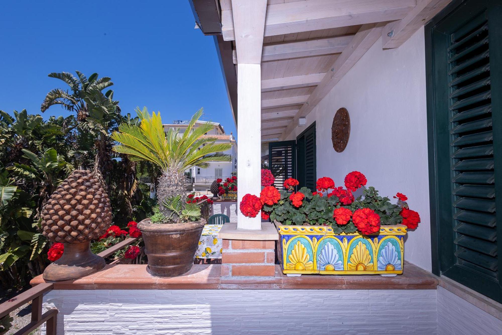 Villa Iris Giardini Naxos Εξωτερικό φωτογραφία